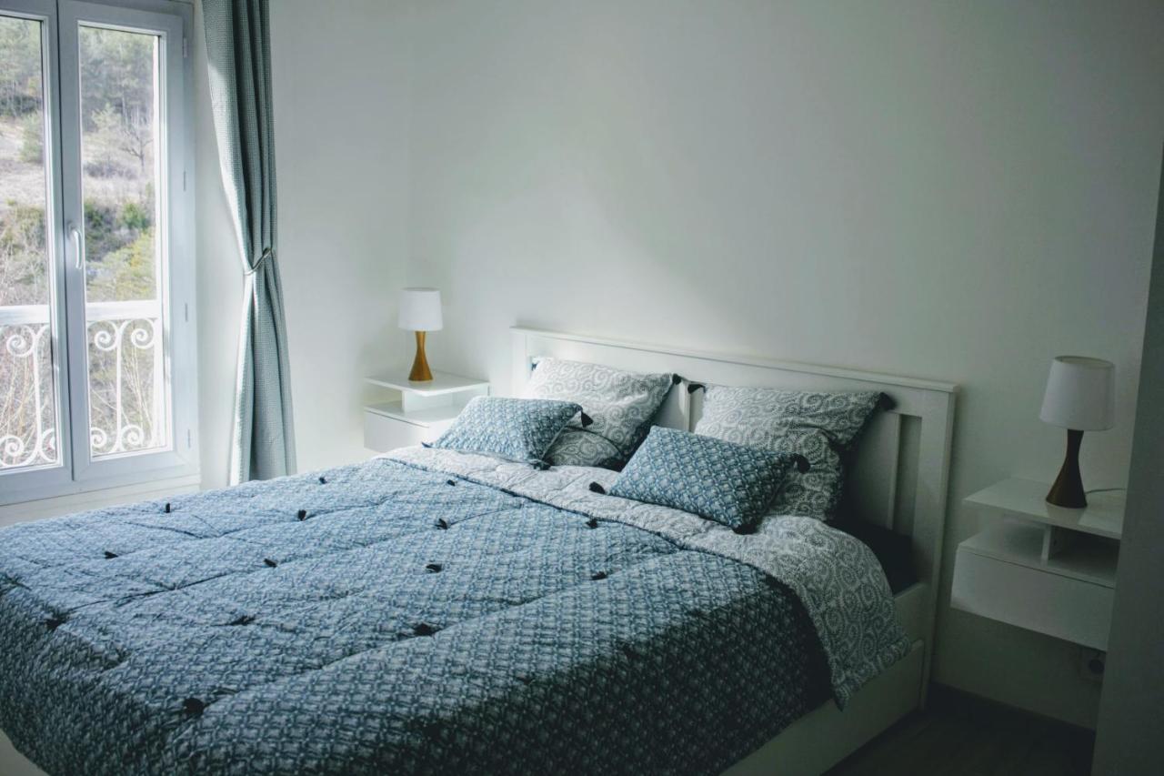 Charmant Appartement Au Coeur Des Gres D Annot Екстериор снимка